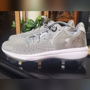 Women's Under Armour Glyde 2 MT Grey/Metallic Silver Softball Cleats Sz 8.5 NWOT